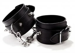 Чёрные кожаные наручники с шипами Spiked Leather Handcuffs